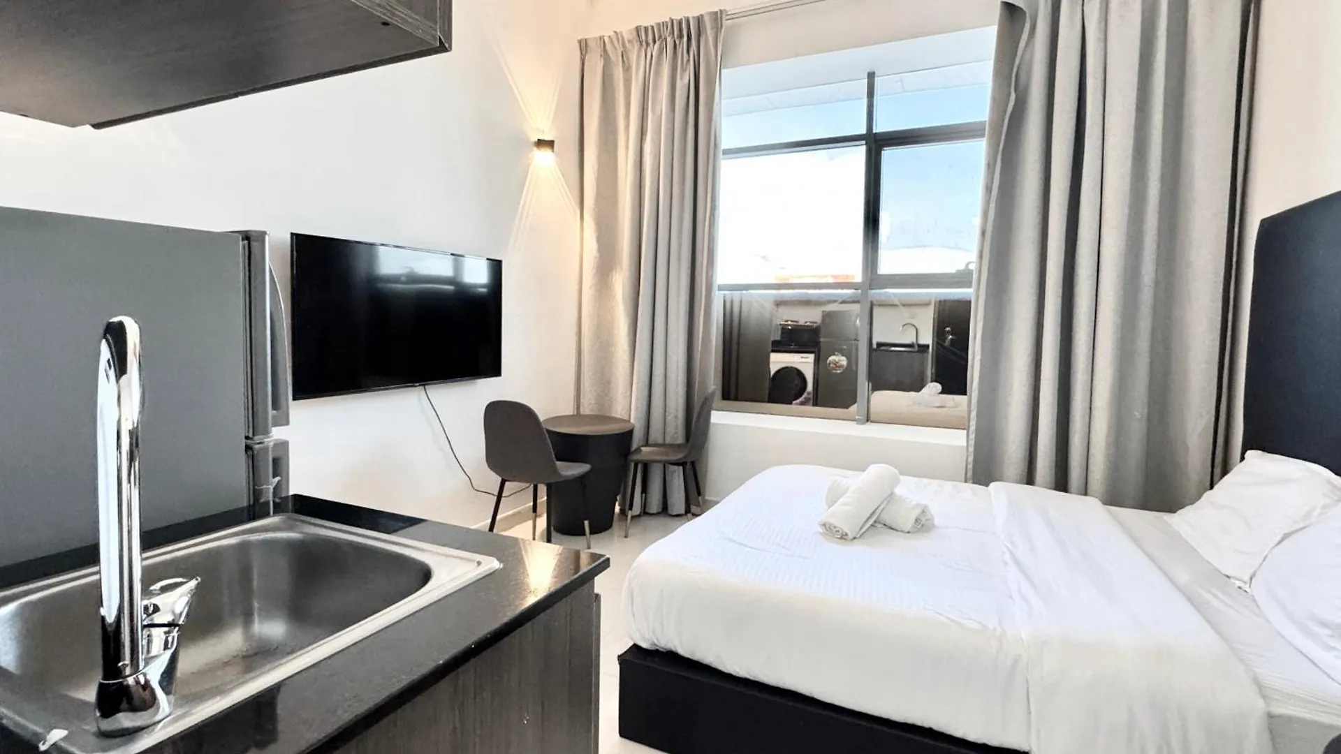 Al Manara Classic Deluxe Sheikh Zayed Rd Studio Dubai