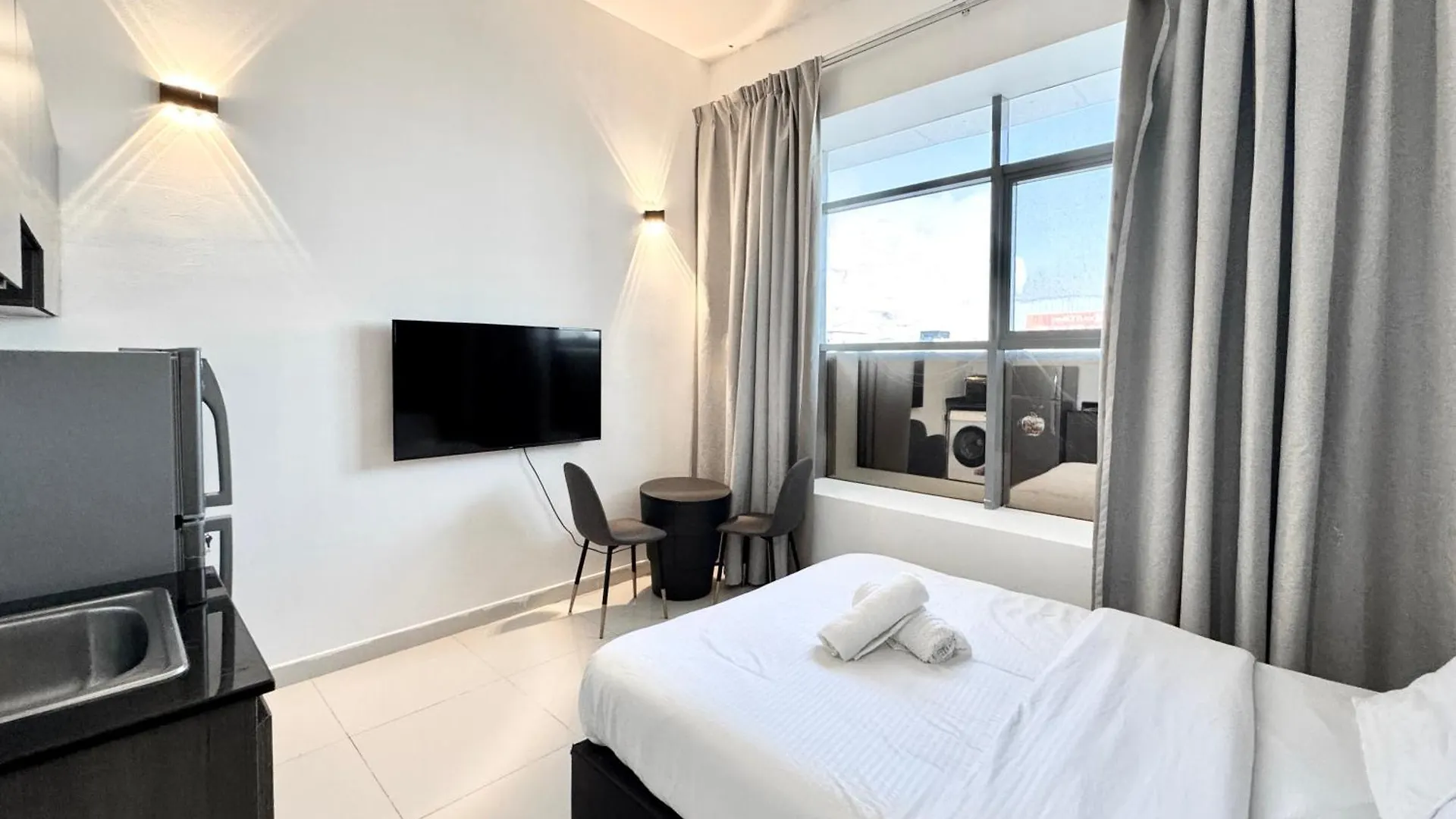 Al Manara Classic Deluxe Sheikh Zayed Rd Studio Dubai Apartment